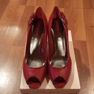 BANDOLINO RED PEEP-TOE PUMPS